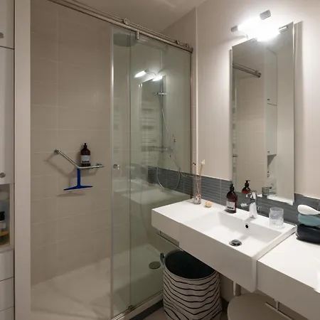 Apartment Au Bord De L'eau - Vue Imprenable Sur Le Bassin